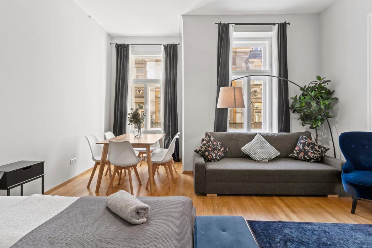 Spacious 3-BR - 2 min to U4 Meidling Hauptstraße - B&B Vienna