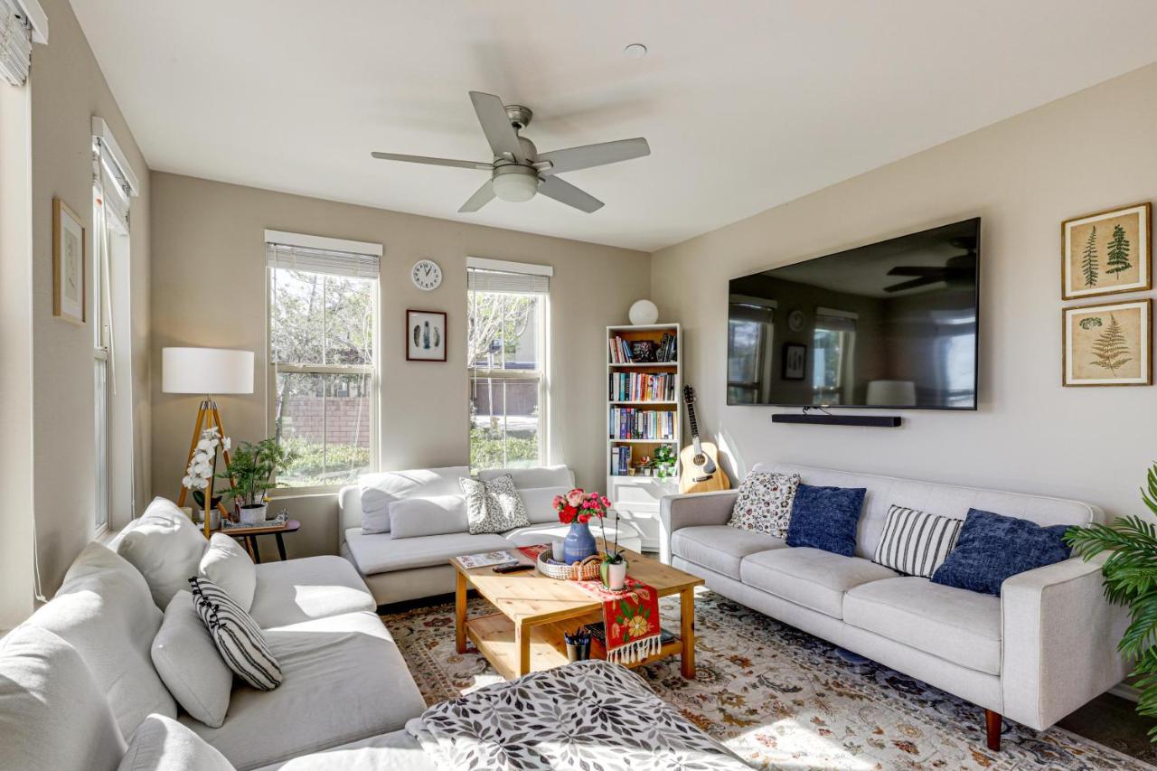 Central SD Hub! 2BR w/ Home Office, Community Pool - B&B San Diego
