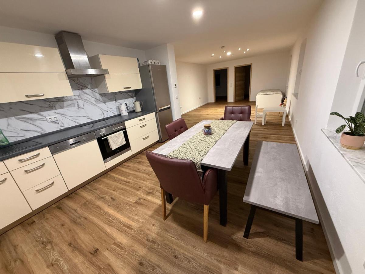 Großzügige moderne 3 Zimmer Wohnung im Grünen - Chambres d'hôtes Emtmannsberg