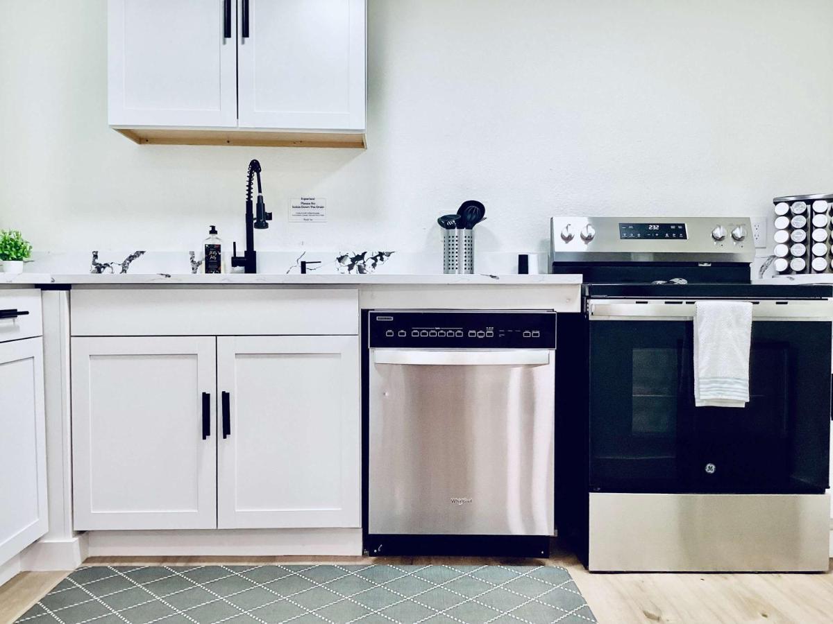 Boardwalk Bungalow 1 For 6 - B&B Kemah