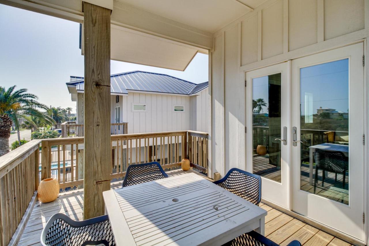 Easy Beach Access! Port A Oasis w/ Private Pool - Bed and Breakfast Port Aransas