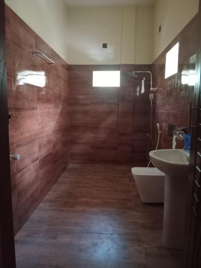 Nayyo Grand Hotel - B&B Batticaloa