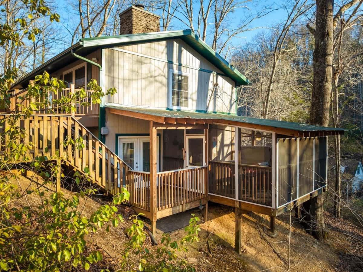 Cozy Mountain Family Getaway with Hot Tub in Prime Location - Ferienwohnung Pigeon Forge