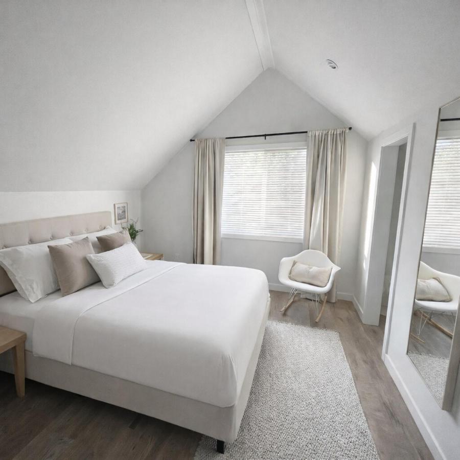 Montague View - Entire Home across from Lakeview Park - B&B Regina