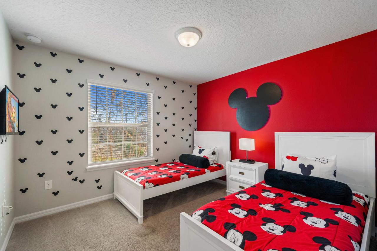 Modern 5BR Downstairs Room Pool & Lazy River 2402 - Chambres d'hôtes Kissimmee