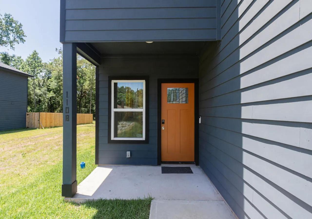 3BR 2 & half Bath Townhouse Modern Spacious Retreat Near Lake Conroe! - B&B Conroe