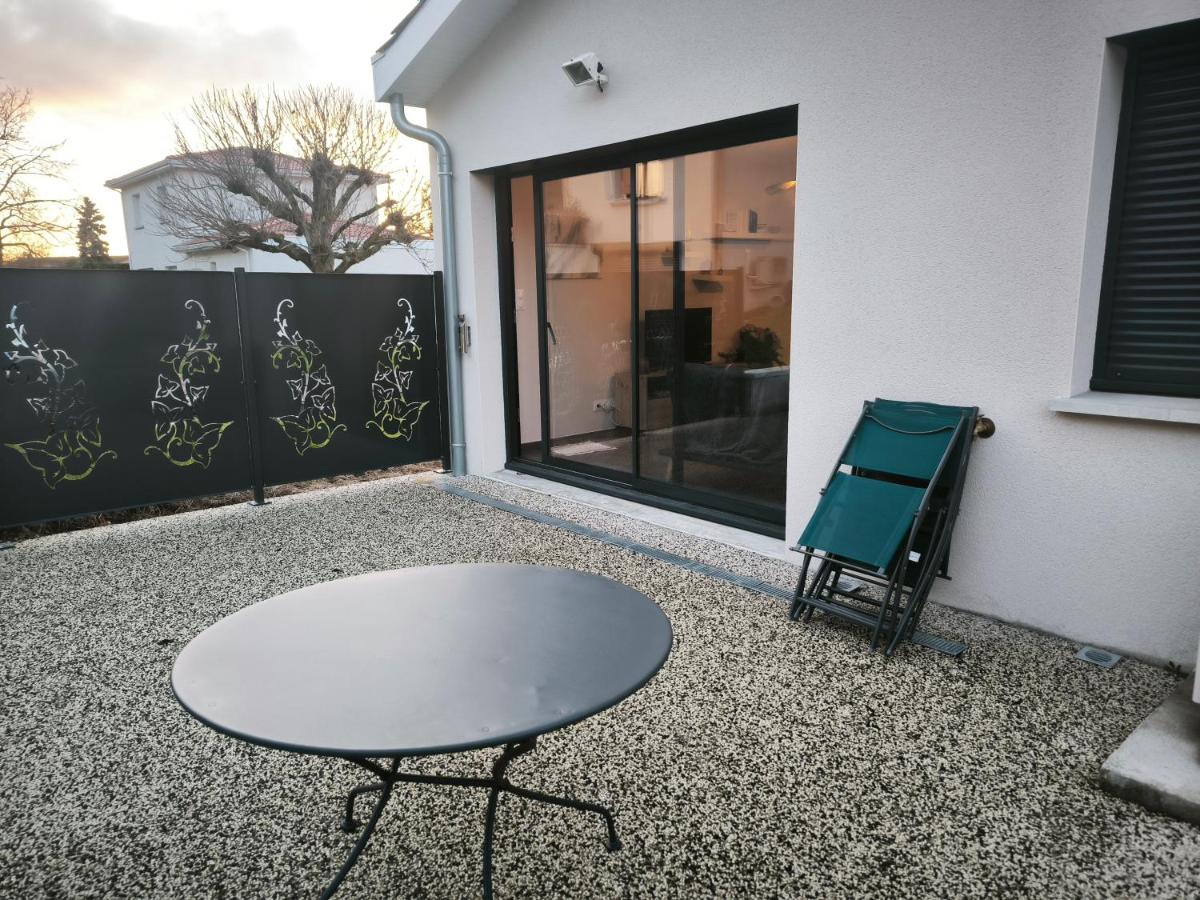 Toronto T2 climatisé avec terrasse et parking proche CNPE BUGEY - Chambres d'hôtes Vaux-en-Bugey