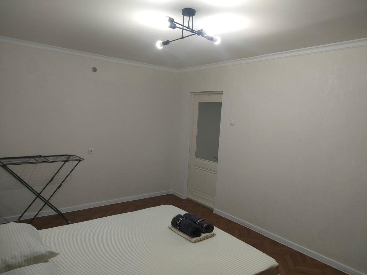 Квартира-студия в центре Актобе - B&B Aktobe