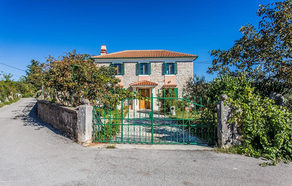 Holiday house KRAS with spacious garden - Chambres d'hôtes Dobrinj