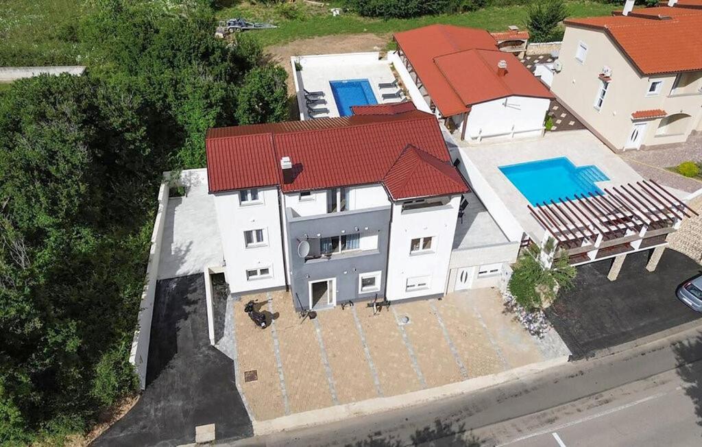 Villa Lux with swimming pool - B&B Baška