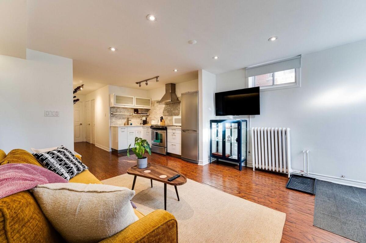 Contemporary 1BR Basement Suite with Private Entrance - B&B Toronto