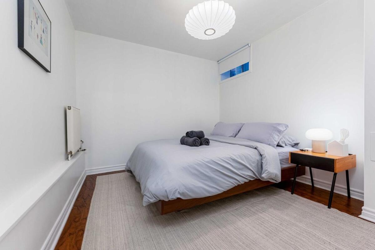 Contemporary 1BR Basement Suite with Private Entrance - B&B Toronto