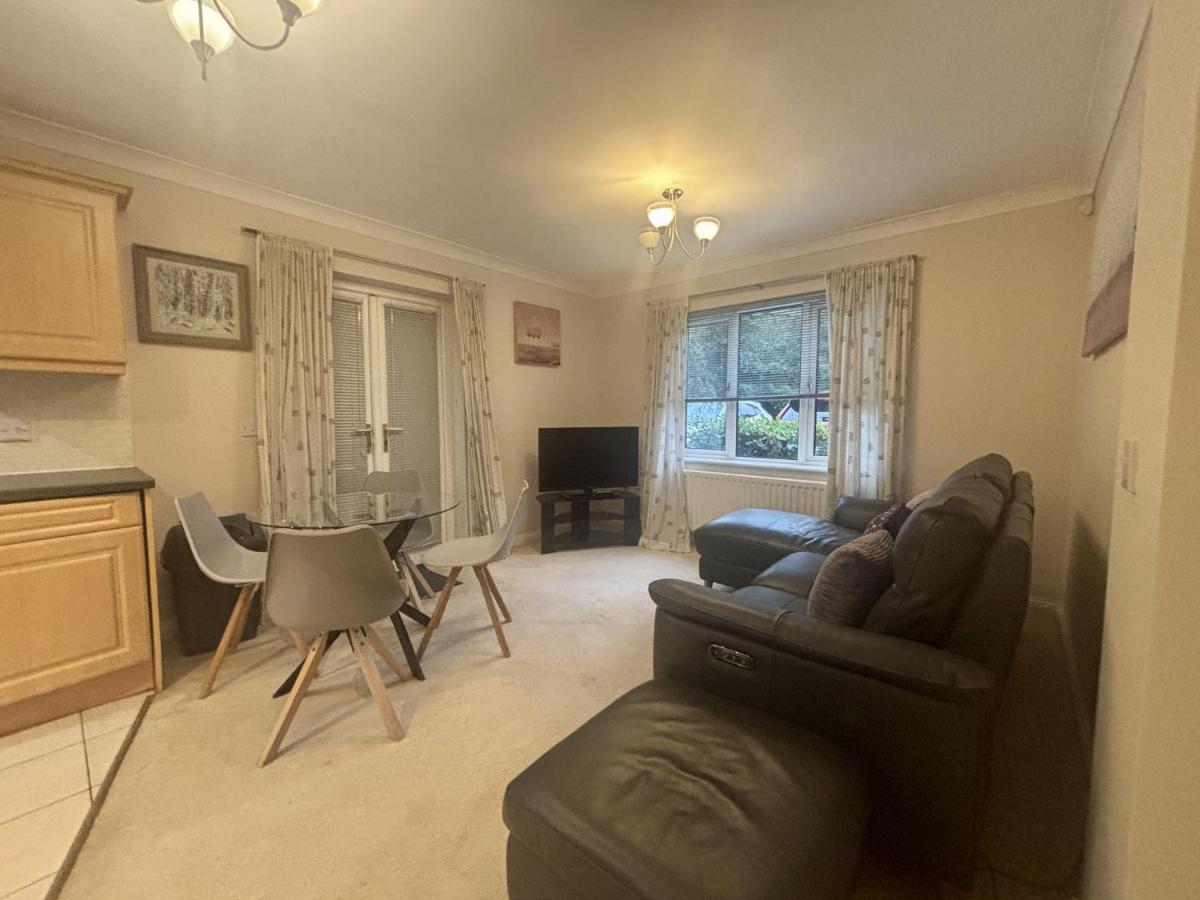Bracknell Spacious 2 Bedroom Apartment - B&B Bracknell