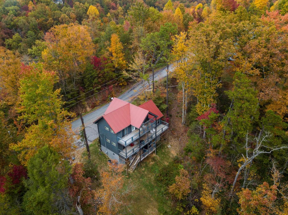 Romantic Cabin with Pool by Ghosal Luxury Lodging - B&B Sevierville