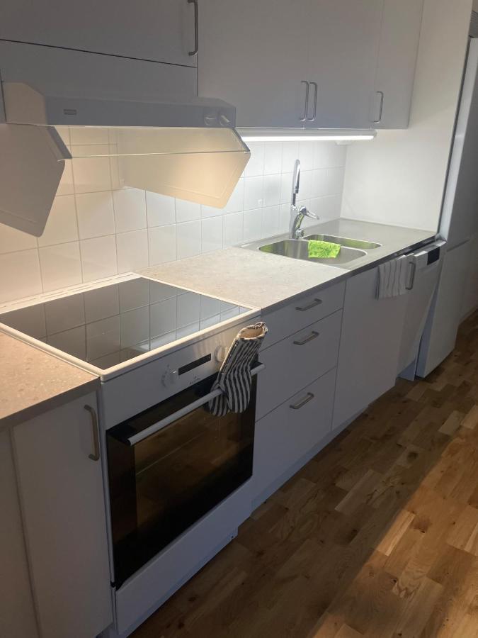Double bed 130 BIO Netflix Right in the middle of town - B&B Örebro