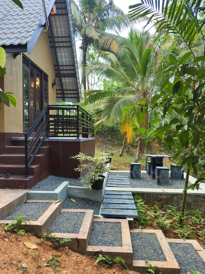 Sansun Villa - Chambres d'hôtes Harumalgoda West