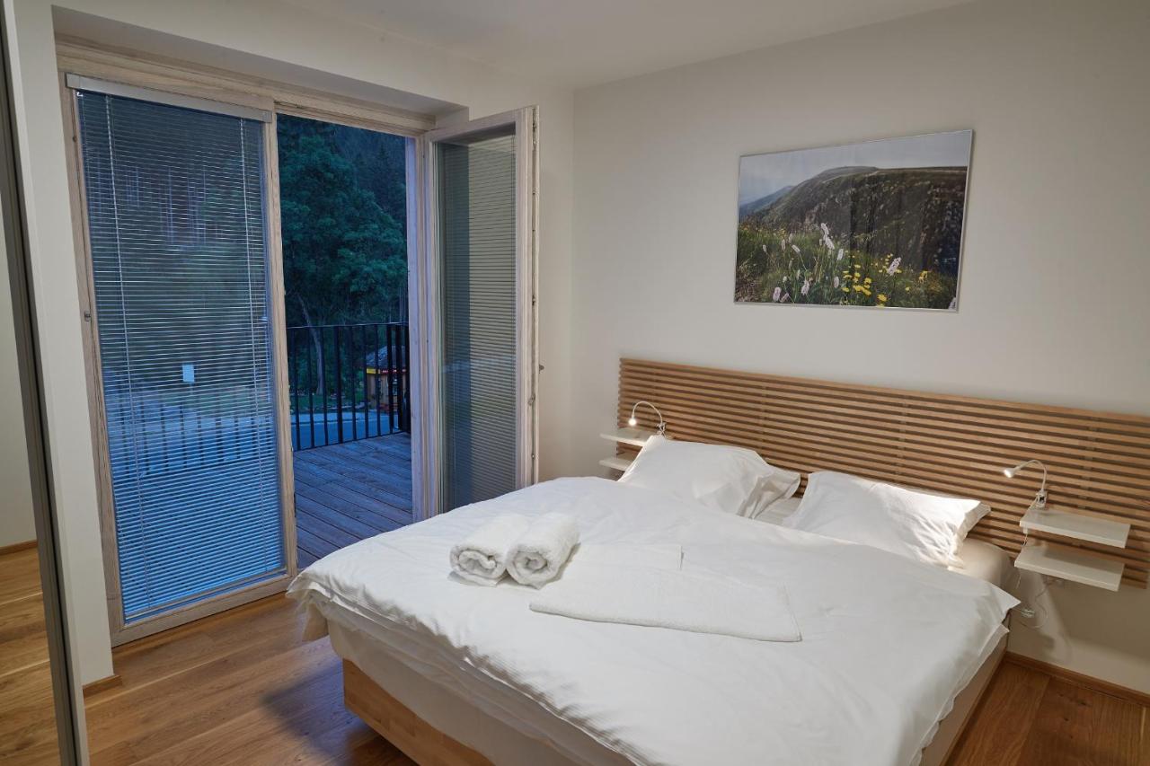 One-Bedroom Apartment J