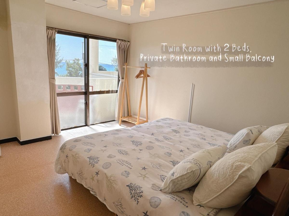 Zweibettzimmer mit Balkon