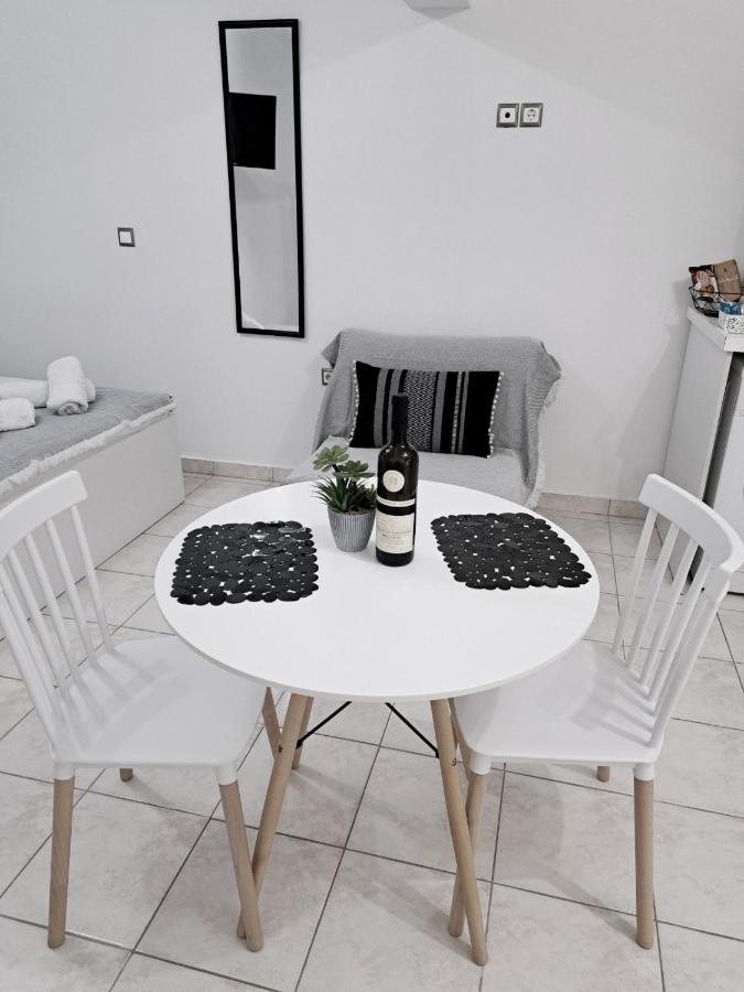 Sunny Apartments - Chambres d'hôtes Myrina