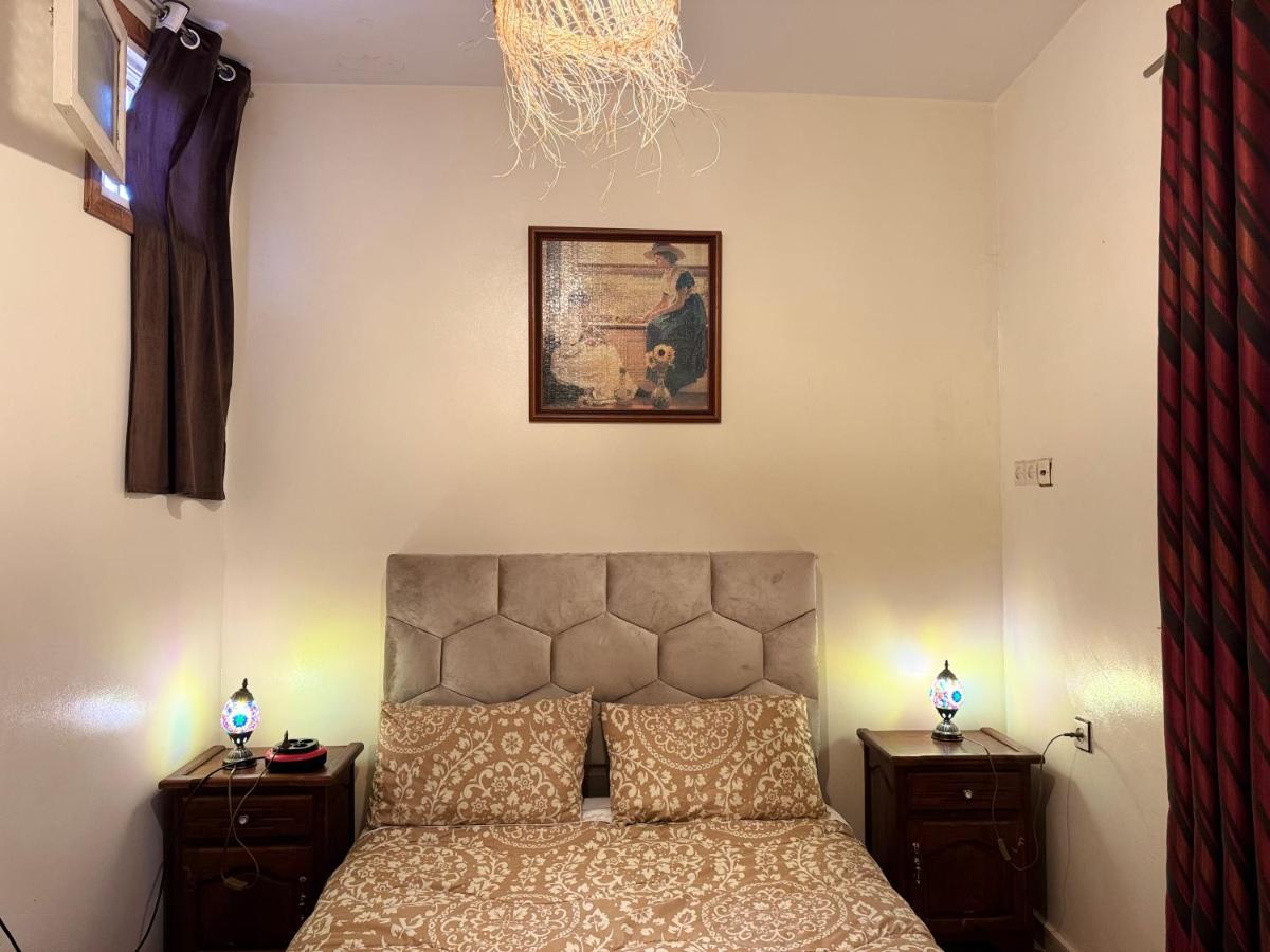 Tweepersoonskamer met Gedeelde Badkamer