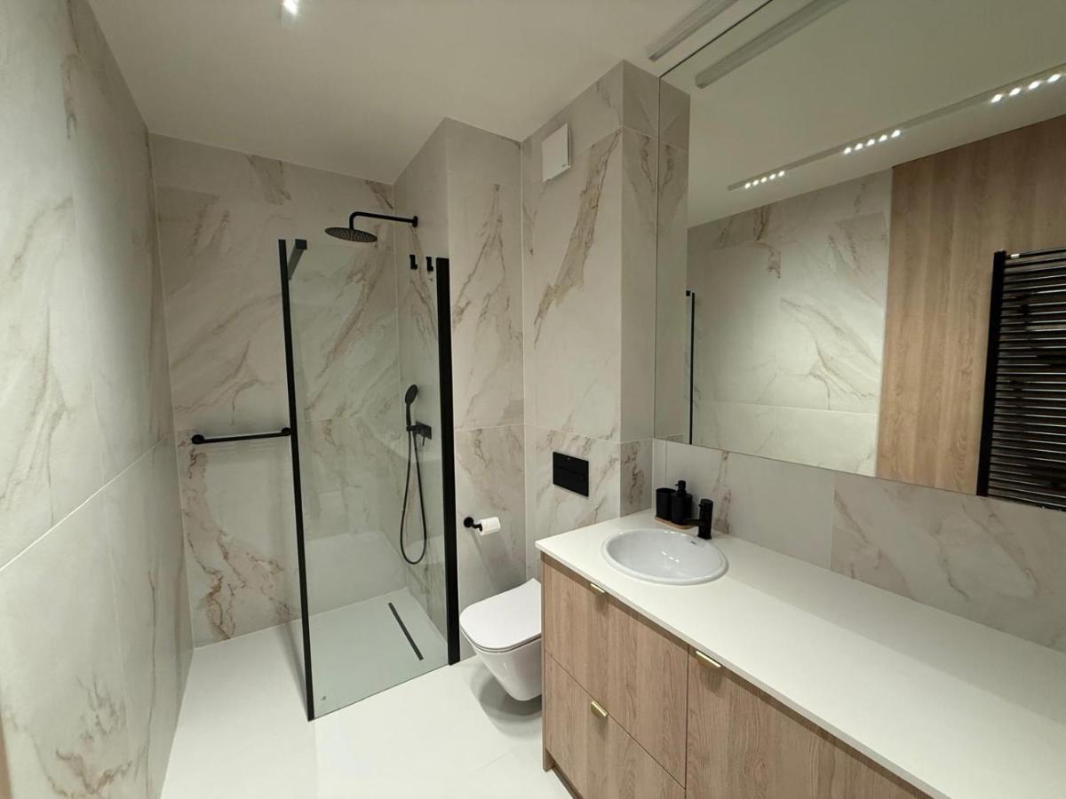 Riverside Luxury Studio Old Town Wroclaw WIFI - B&B Wroclaw