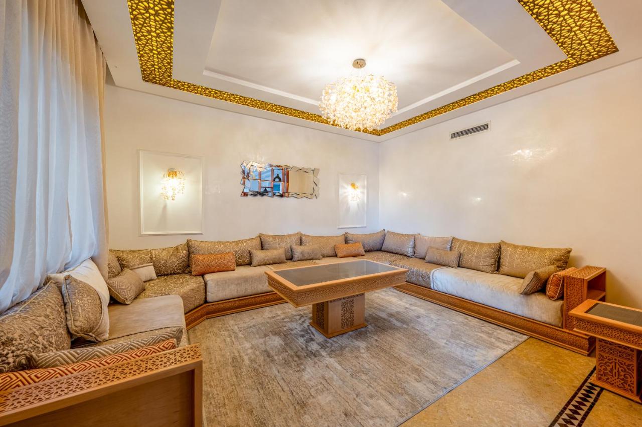 Andalusian Dream Villa pool and balcony - B&B Marrakech