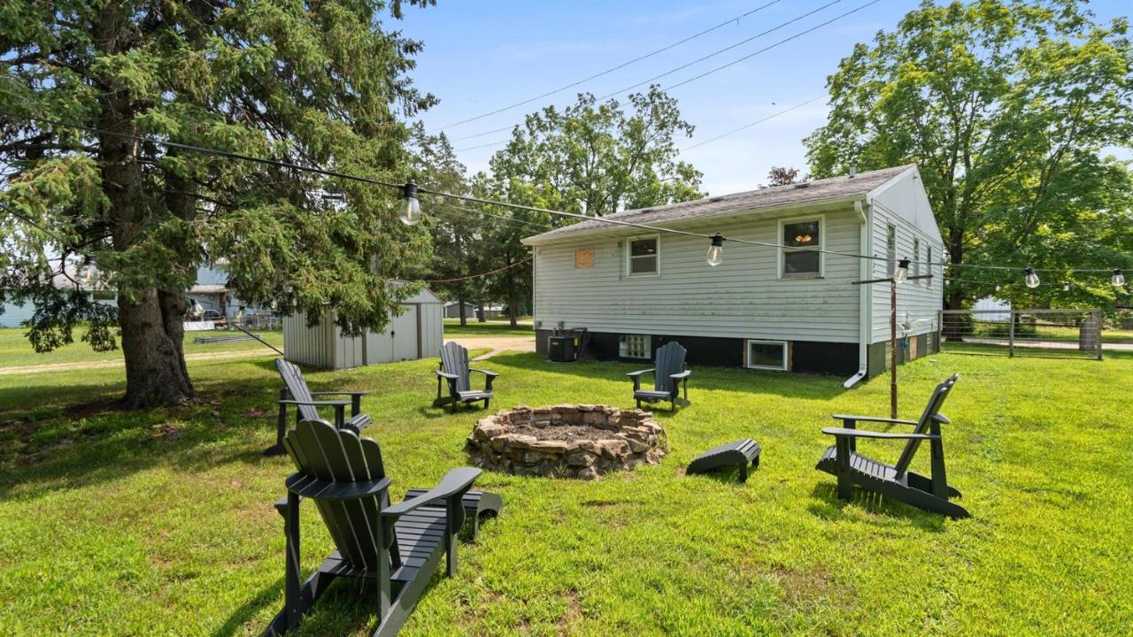 2BR Main Level Near Lake Pepin & Venues - Primrose - Chambres d'hôtes Pepin
