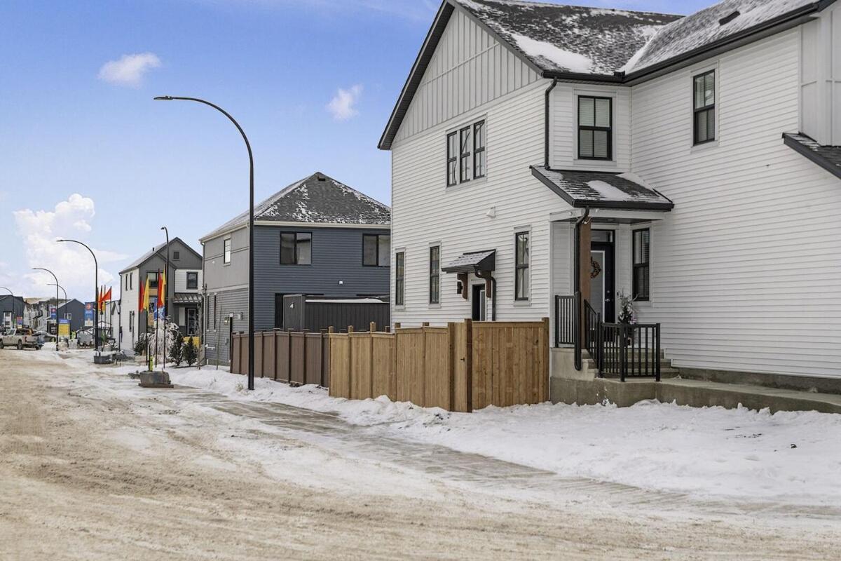 Private Guest Suite in SE Calgary 5 minutes to South Health Campus & Seton YMCA - Chambres d'hôtes Calgary