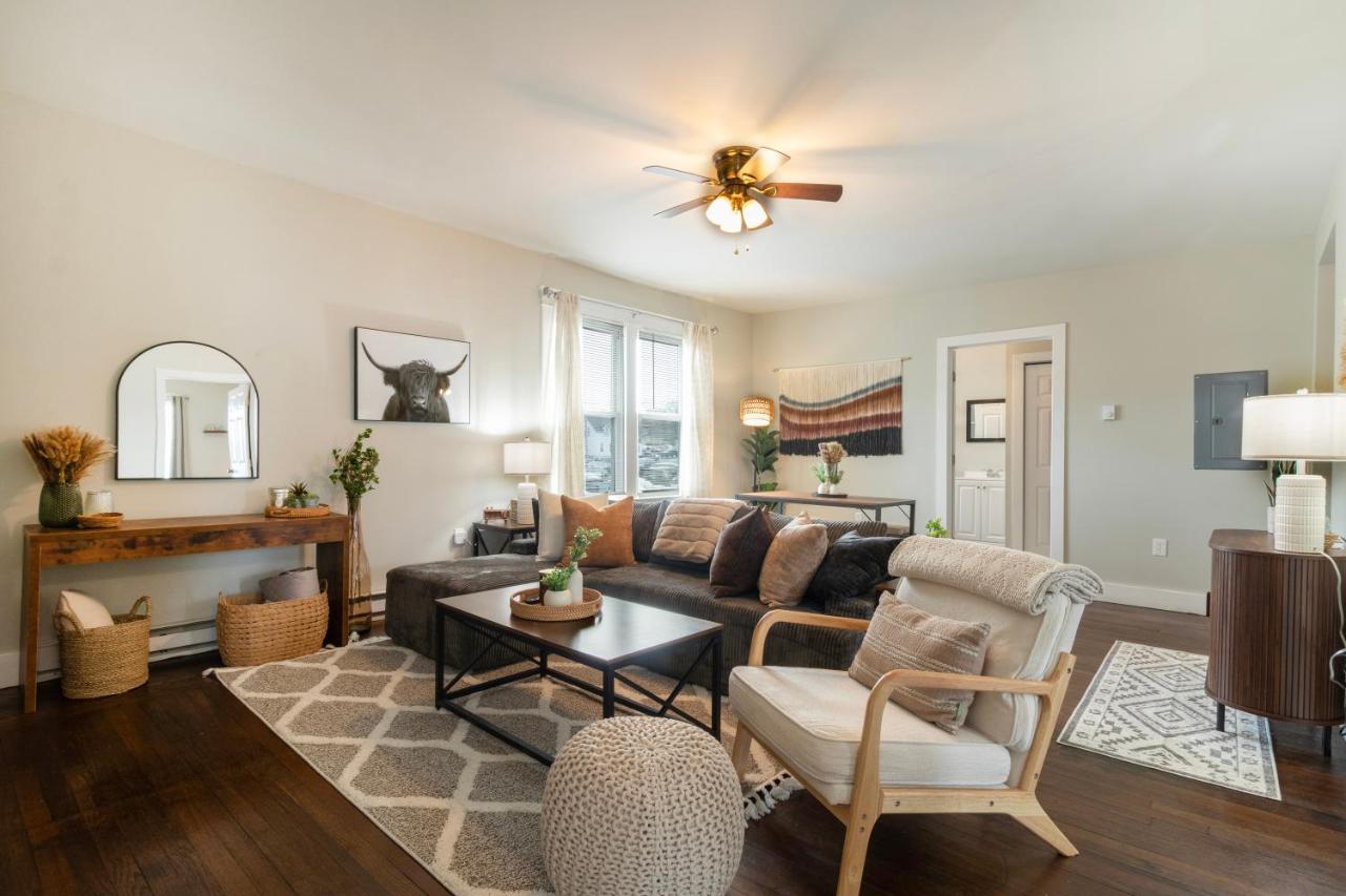 Stylish 2BR Groton Getaway Close to Everything! - B&B Groton
