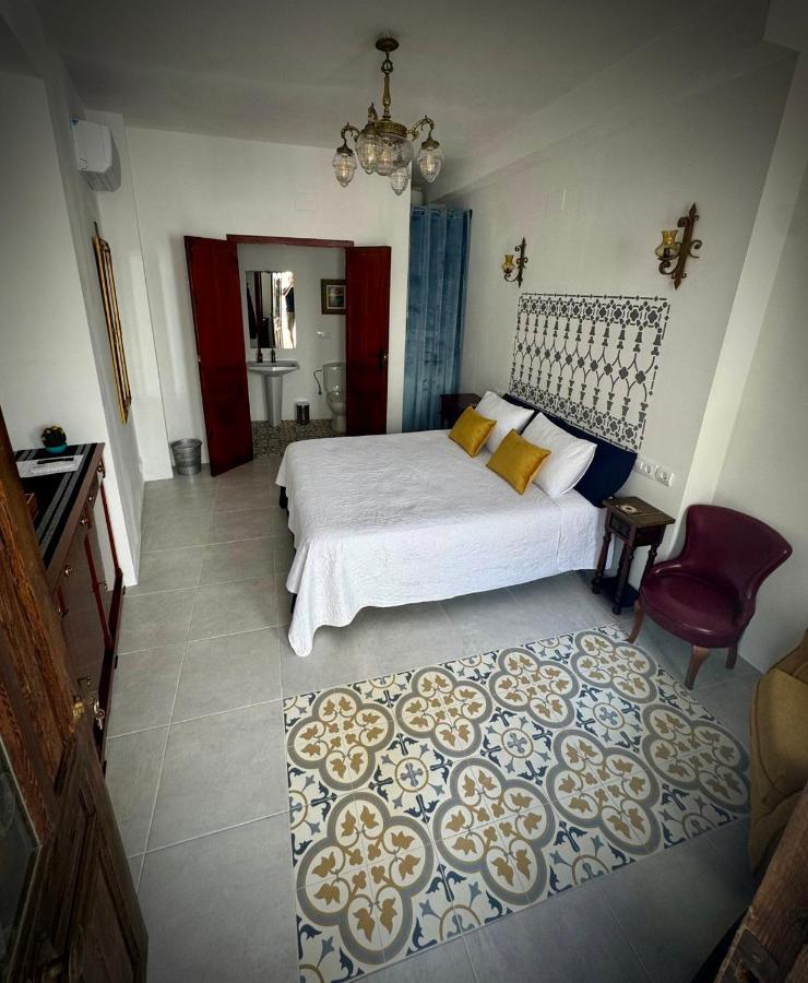 Oliva Courtyard Guesthouse - Chambres d'hôtes Oliva