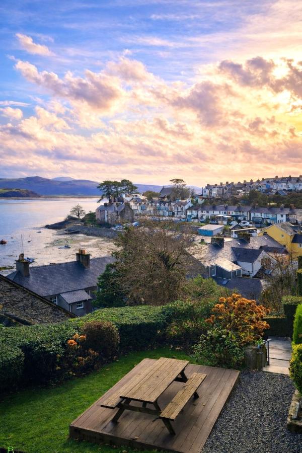 Bryn Gwyn & Tegfryn - Pair of 4 Bedroom Cottages - Sea & Mountain Views Borth y Gest - Chambres d'hôtes Porthmadog