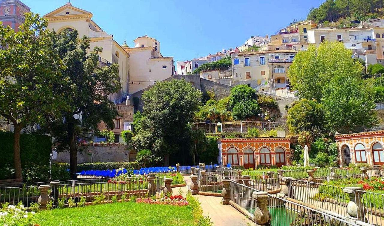 Levante - charming apartment with sea-view terrace, fits up to 7 guests - B&B Maiori