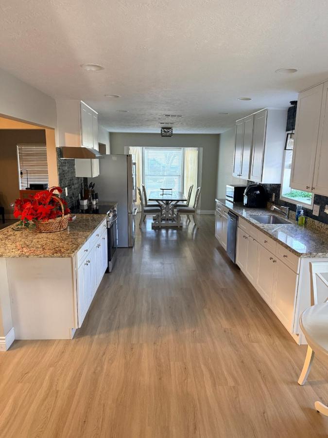 Spacious Bryan Retreat Near Texas A&M - Bed and Breakfast Bryan