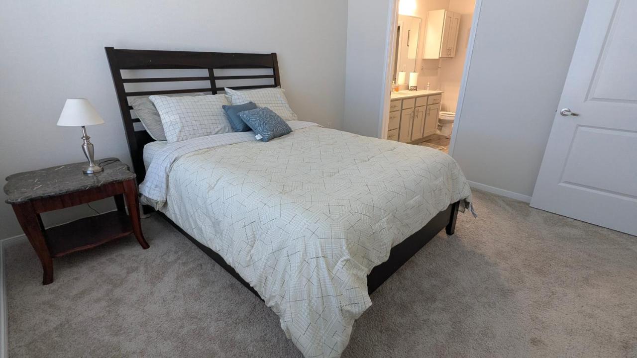 Oasis Lakeside place Near Frisco 2bd-2ba Sleep 6 - Ferienwohnung Aubrey