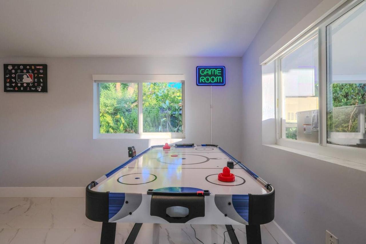 4 Bedroom Villa Pool Game Room By Beach & Hard Rock - B&B Pembroke Pines