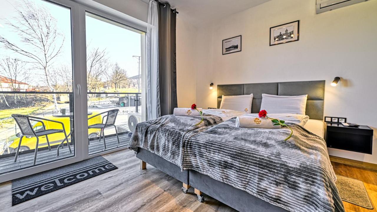 Osiedle Skalne - apartamenty blisko Western City, wypożyczalni quadów - by Royal Aparts - B&B Karpacz