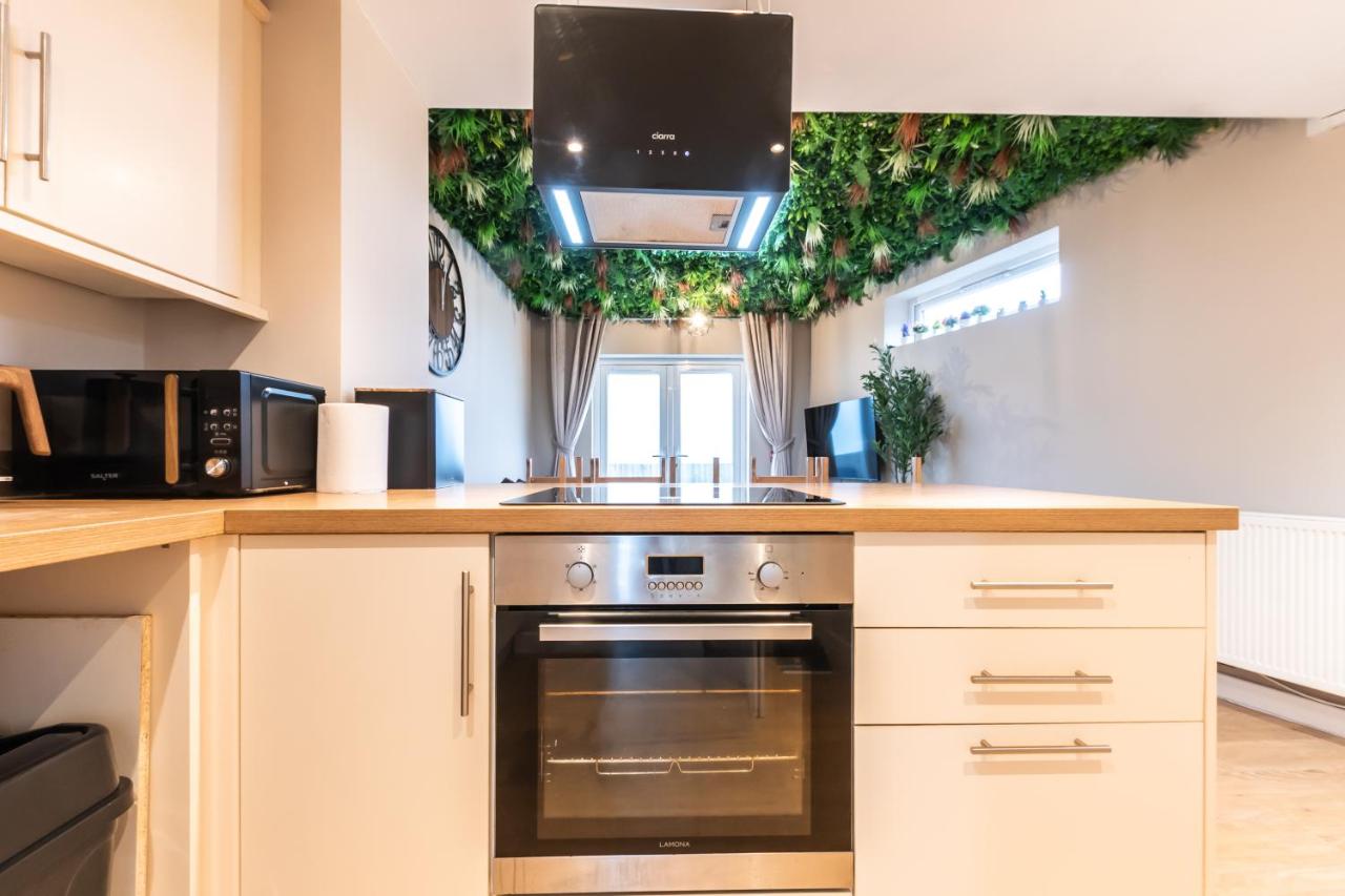 Open Mind Property- 5BR House Poole, Free Parking - B&B Parkstone