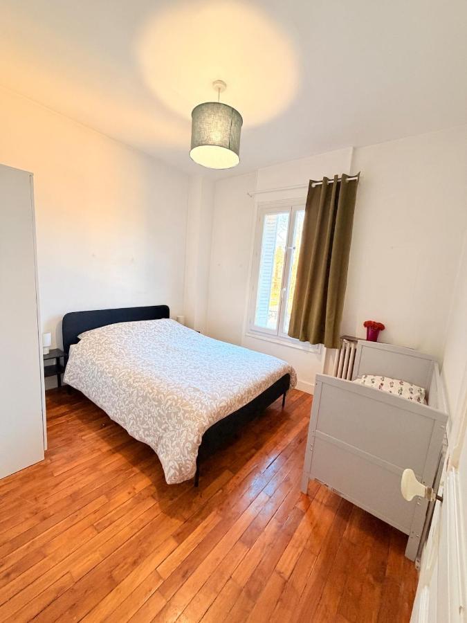 Large 3-bedroom house, garden near Paris and Disney - Chambres d'hôtes Rosny-sous-Bois