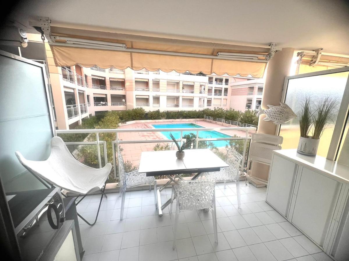 GOLFE-JUAN, grand T1 lumineux , piscine , parking & plage pour 4 personnes - Chambres d'hôtes Golfe-Juan