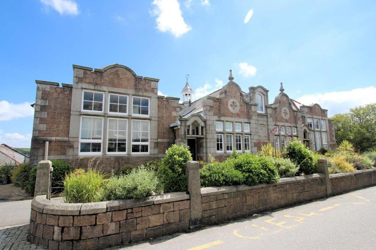 Bright Flat with Estuary Views & Parking Falmouth - B&B Falmouth