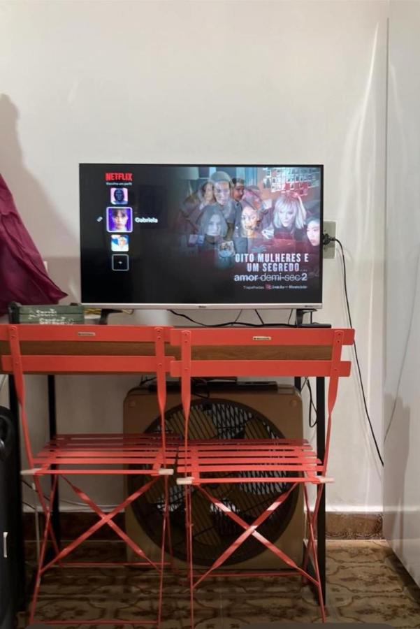 Apartamento no Forte 31 m2, garagem térreo with garage and internet - Chambres d'hôtes Praia Grande