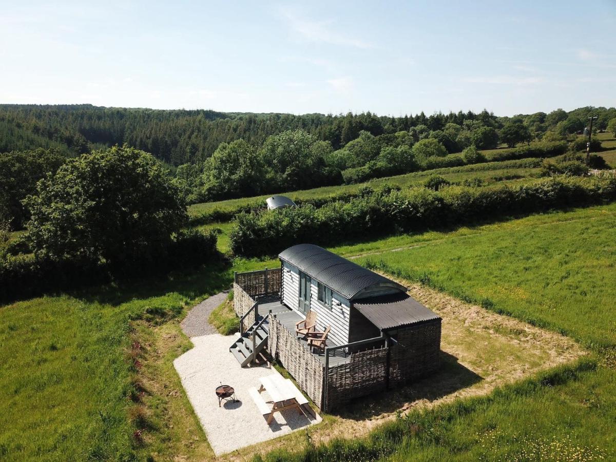 Charming Hut with Outdoor Bath & Decking Sea Views - Ferienwohnung Sidmouth