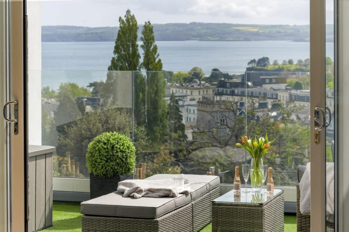 Apartment with Stunning Sea Views Private Parking - Chambres d'hôtes Torquay
