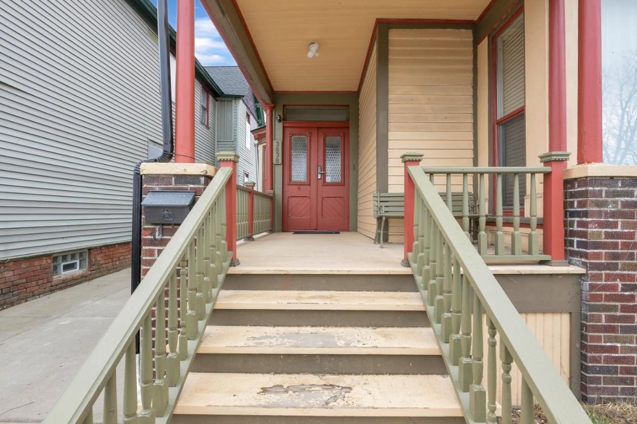 Detroit 3BR in Mexicantown | Sleeps 7 + WiFi - B&B Detroit