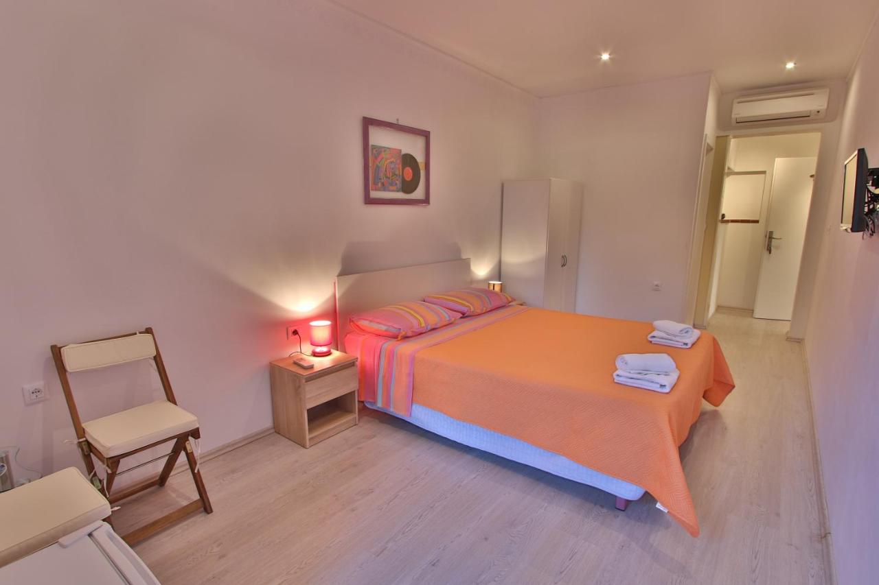 Chambre Double Classique avec Balcon - Vue sur Jardin