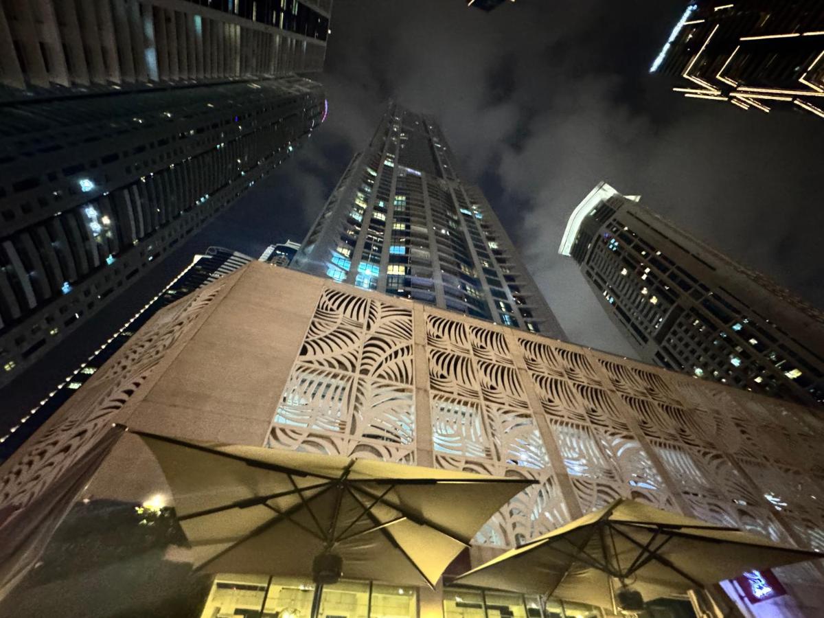 Spacious 2BR Apartment-Marina Walk Luxury Stay-Enjoy Dubai Marina Views - Chambres d’hôtes Dubaï