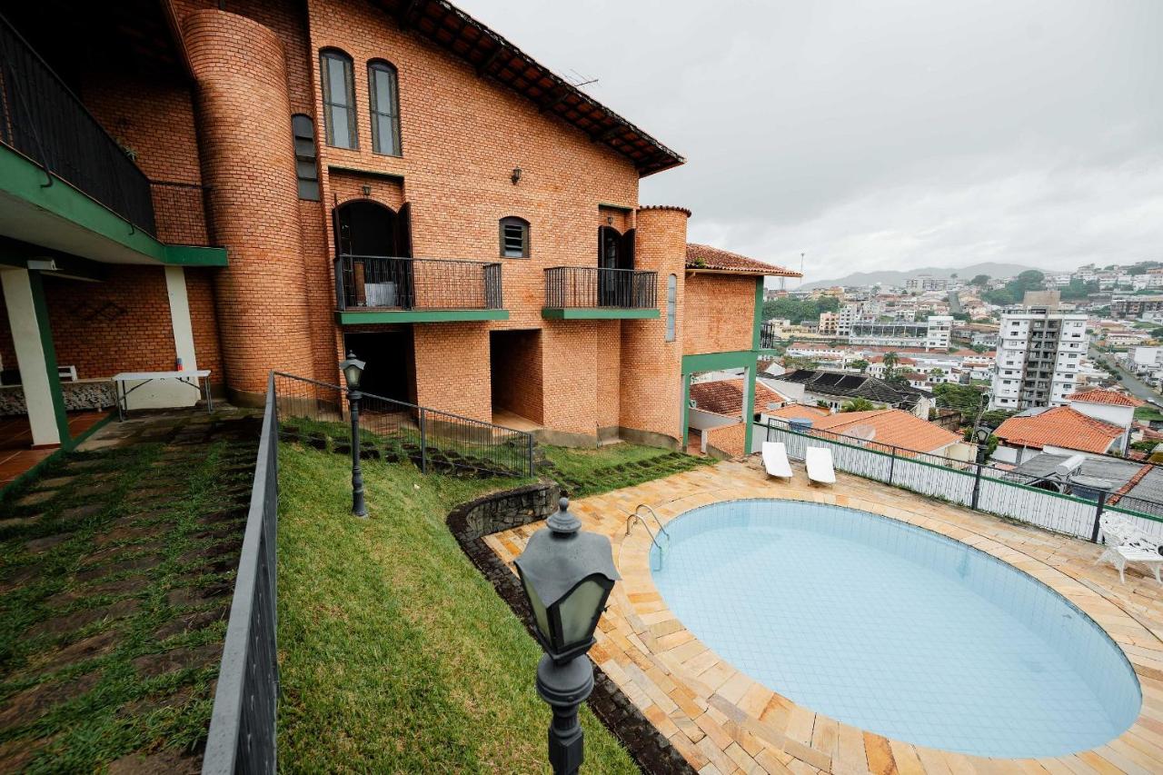 Casa Colonial Espaçosa com Piscina eVista incrivel - B&B São Lourenço