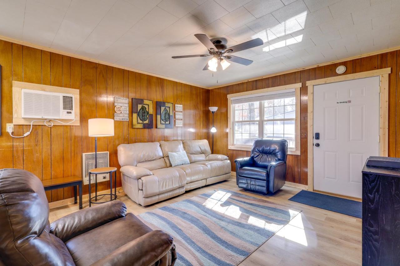 Pet-Friendly Cabin with Designated Boat Slip! - Bed and Breakfast Fairfield Bay