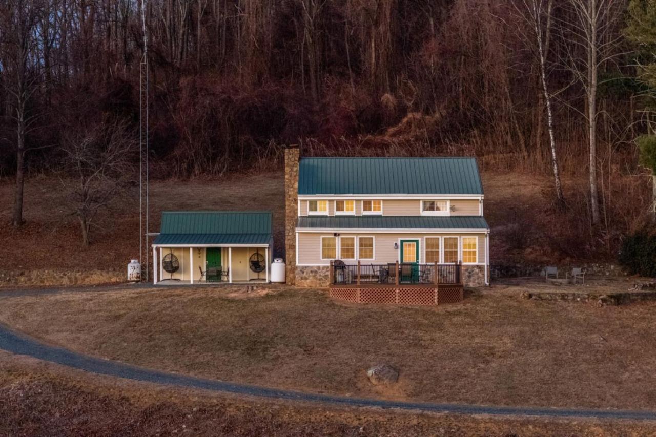 Mack's Retreat - Monroe Retreat with Mountain Views and Fire Pit! - B&B Monroe