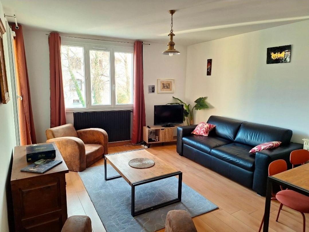 Balcony with Alpine views, garage and parking, Geneva 15 min - B&B Ornex